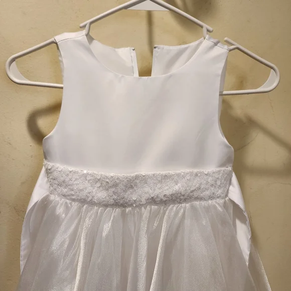 White flower girl or first communion dress Size 6 - Picture 5 of 9